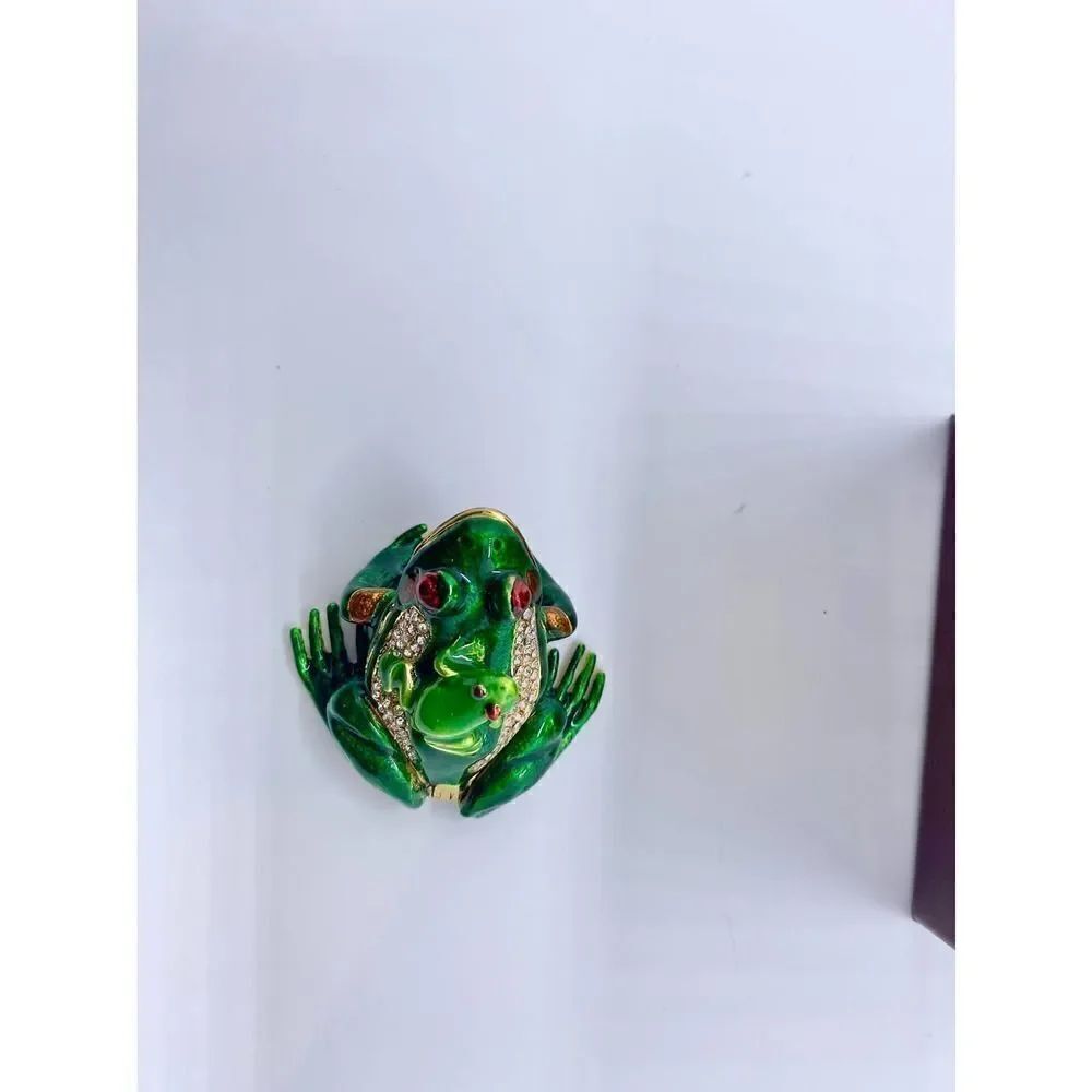 Taylor Avedon frog - Picture 3 of 5